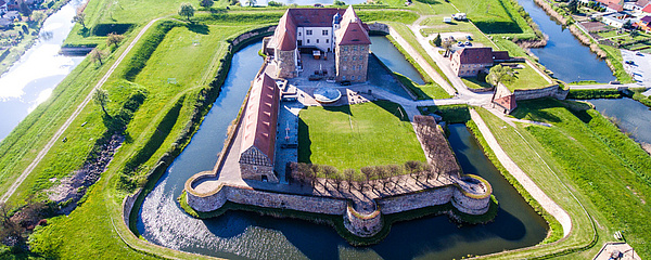 Eine Luftaufnahme der Wasserburg Heldrungen.